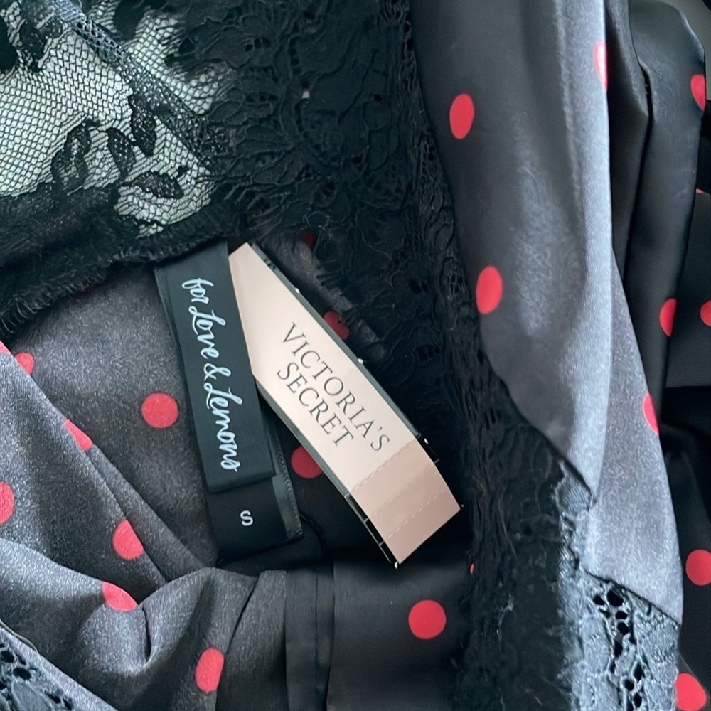 NWT. FL&L Victoria’s Secret sexy, sheer robe. - Picture 7 of 7
